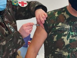 Vacinação de militares da 3ª Bda C Mec